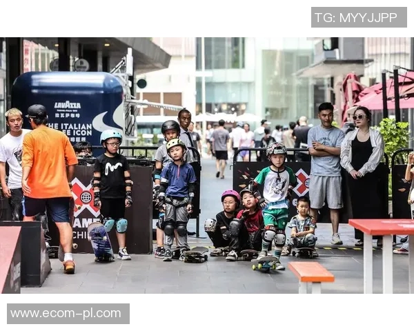 滑板文化的碰撞与融合:走进杭州滑板队的激情与梦想 滑板文化的碰撞与融合:走进杭州滑板队的激情与梦想